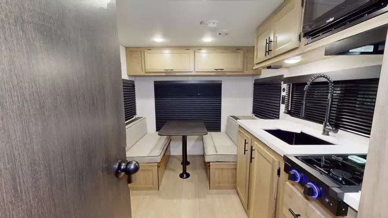 16CMBL Floorplan Main Room